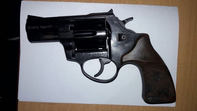 Con un revólver fue aprehendido un adolescente en la avenida Las Palmas 3 Con un revólver fue aprehendido un adolescente en el barrio Buenos Aires de Medellín