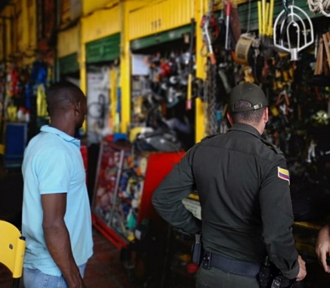 Fotos: La Policía aplicó una suspensión temporal a local en el centro de Medellín 3 suspencion temporal local centro medellin2