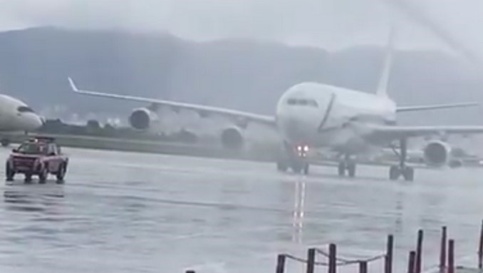 Selección Colombia llegó a Bogotá y se apresta a recibir el cariño de los colombianos 3 Avion Colombia Copiar