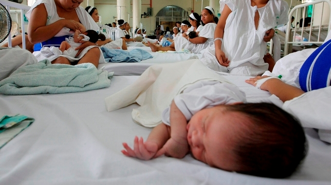 Una pareja demandó a una clínica de fertilidad luego de dar a luz a dos varones de otra raza