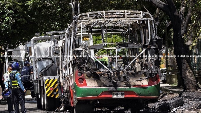 FOTOS y VIDEOS: Tres hombres serían los responsables de incendiar el bus en Calansanz 16 Bus_quemado_10.jpg