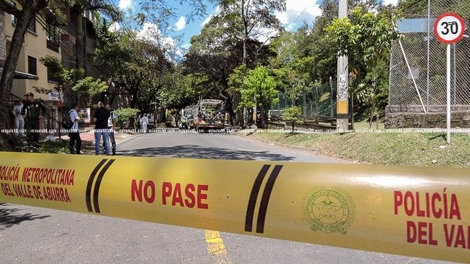 FOTOS y VIDEOS: Tres hombres serían los responsables de incendiar el bus en Calansanz 3 Bus_quemado_11.jpg