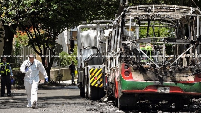 FOTOS y VIDEOS: Tres hombres serían los responsables de incendiar el bus en Calansanz 10 Bus_quemado_5.jpg