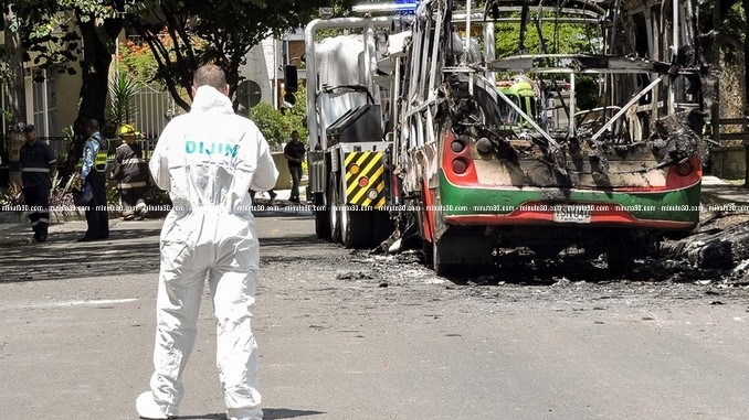 FOTOS y VIDEOS: Tres hombres serían los responsables de incendiar el bus en Calansanz 11 Bus_quemado_6.jpg