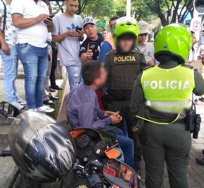 Fotos: Capturado presunto ladrón cuando intentaba robar una peluquería en el Poblado 4 Capturado poblado