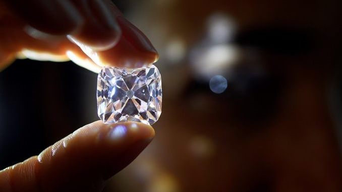 Encontraron más de mil billones de toneladas de diamantes, desafortunadamente están fuera del alcance del ser humano 2 DIAMANTE archivo 1