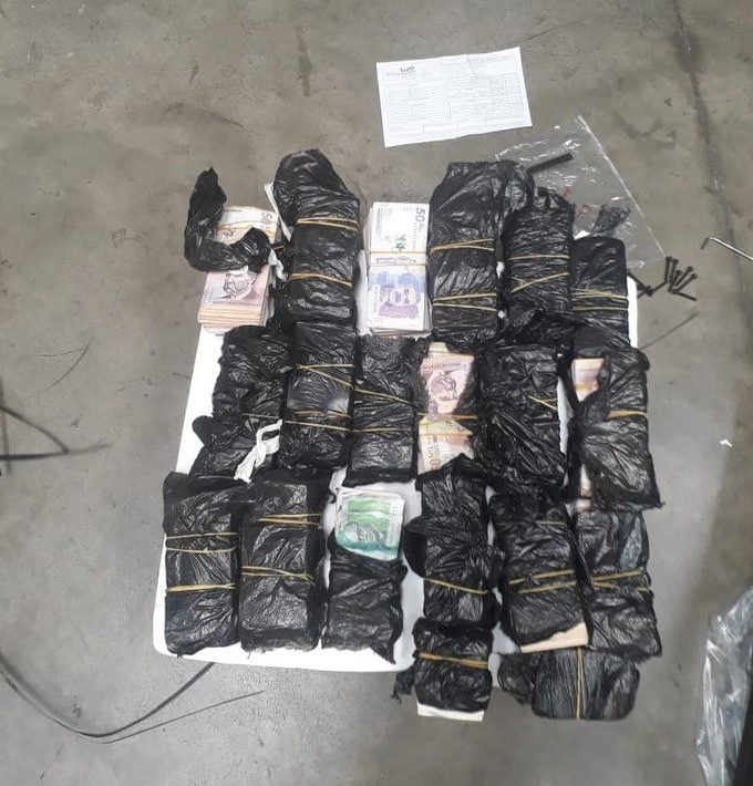 En el interior de un parlante encontraron más de 260 millones de pesos en efectivo 5 DINERO ENCONTRADO EN BAFLE 1