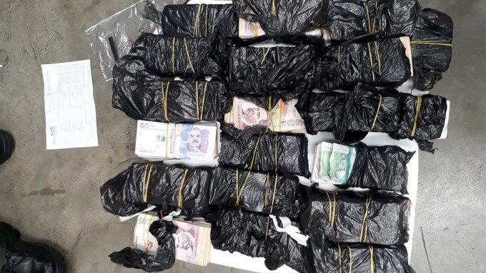 En el interior de un parlante encontraron más de 260 millones de pesos en efectivo 3 DINERO ENCONTRADO EN BAFLE 3