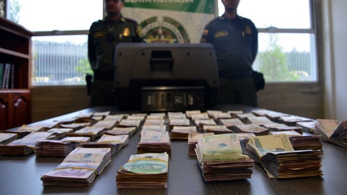 DINERO ENCONTRADO EN BAFLE 4