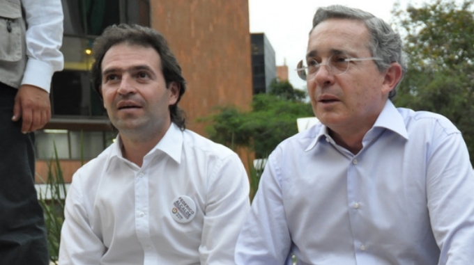 Federico Gutiérrez le pidió a Uribe que no renuncie