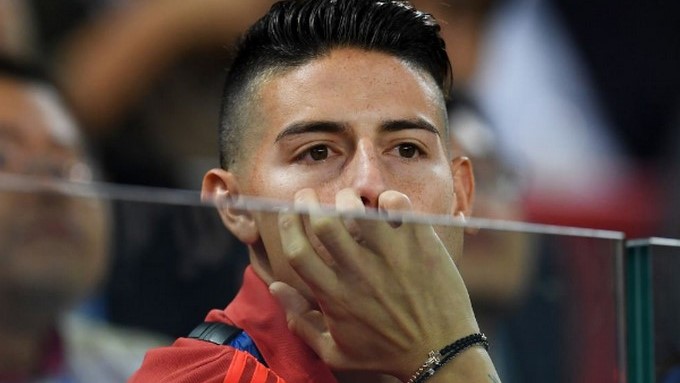 EN FOTOS: “Comiendo uña”, así ve James a la Selección desde la tribuna