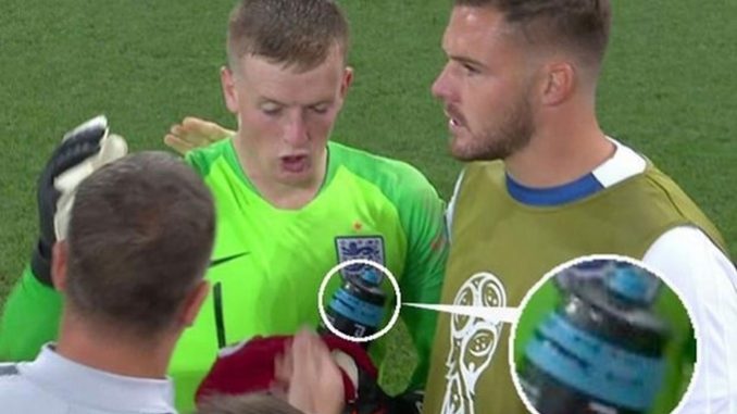 Pickford-la-botella-ante-colombia