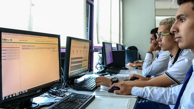 Hay 9.000 cupos disponibles para estudiar un programa tecnólogo virtual en el SENA