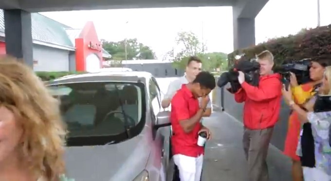 Captura tomada de Twitter: @BellhopsMoving