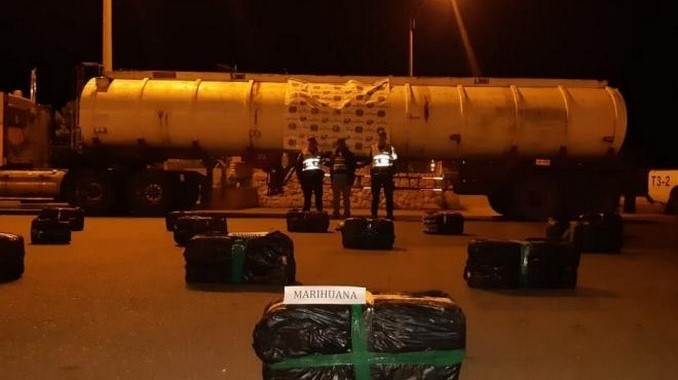 En un camión cisterna transportaban 334 kilos de marihuana en una vía del Valle del Cauca