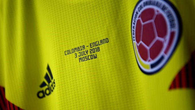 Por el tiquete a cuartos desde el punto penal 1 camiseta de colombia