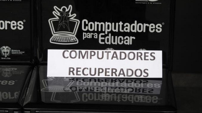 En un lote baldío las autoridades recuperaron 21 computadores portátiles que habían sido hurtados de un colegio