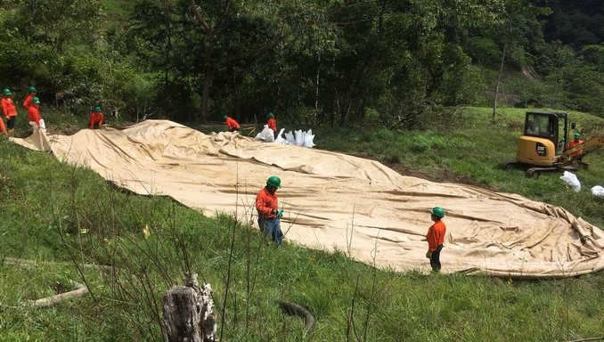 Siguen las labores para controlar emergencia tras derrame de crudo en Puerto Boyacá