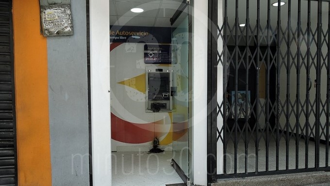 EN FOTOS: Volaron explosivo en un cajero en Ayacucho 6 explosion cajero 2