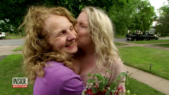 Hillary Harris Y Dawn/ Propiedad de Inside