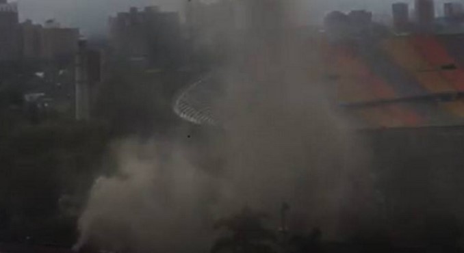 Controlan incendio en locales comerciales en el Atanasio Girardot