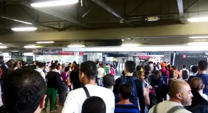 Evacuaron tren del Metro por manipulación indebida de la palanca azul
