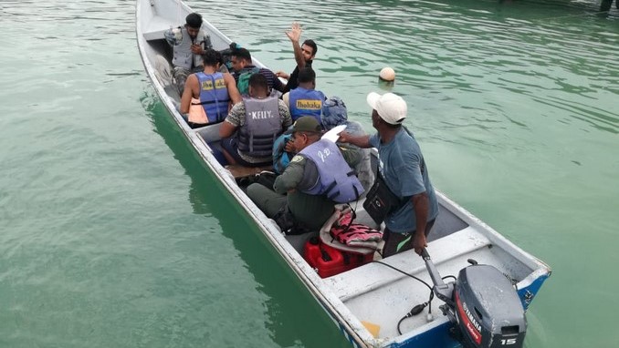 En Acandí rescataron a 12 migrantes provenientes de la India