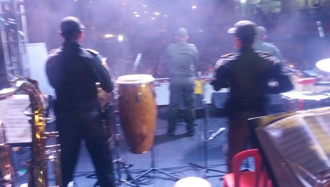 En el barrio Veinte de Julio la orquesta de la Policía celebró el Día de la Independencia