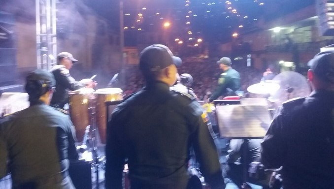 En el barrio Veinte de Julio la orquesta de la Policía celebró el Día de la Independencia