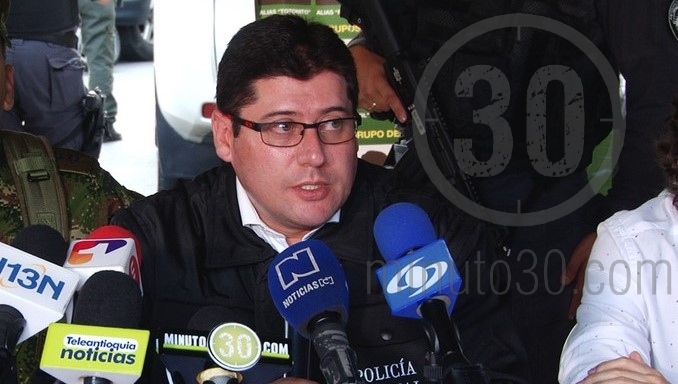 'Juancito', 'Tom', 'Pesebre' y 'Douglas' tendrán que responder por homicidios en la 13: Fiscalía - VIDEO 2 El director seccional de Fiscalías Medellín, Raúl González Flechas