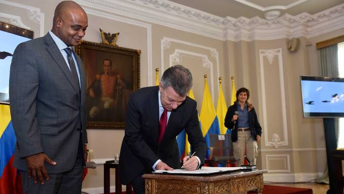 El Presidente Juan Manuel Santos firma el decreto por el cual se designa al complejo de humedales de la cuenca del Río Bita para ser incluido en la lista de humedales de importancia internacional, Ramsar.