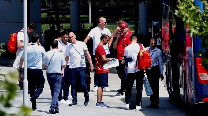 FOTOS: La selección española abandona Rusia abatida por la eliminación