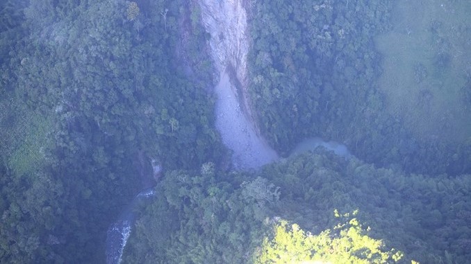 Fuerza Aérea realizó sobrevuelo para verificar estado del río Azufrado en Villahermosa, Tolima