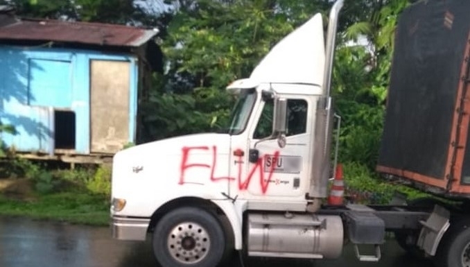 En vía del Valle guerrilleros del Eln incineraron una tractomula