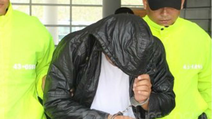Caminaba armado por Robledo Curazao y lo capturó la Policía 2 Capturado