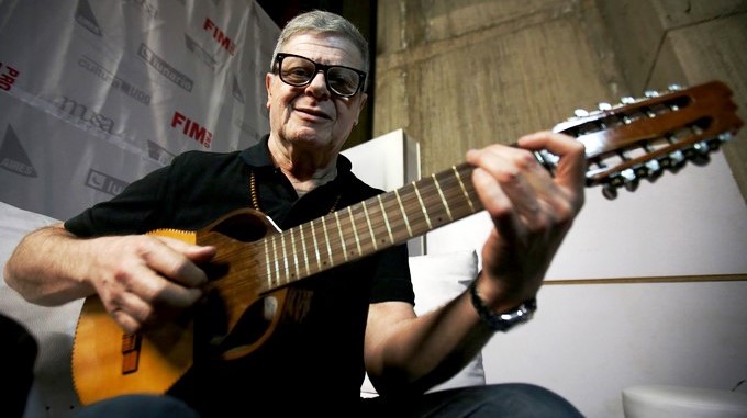 Gustavo Santaolalla llega a Colombia con su gira “Desandando el Camino”