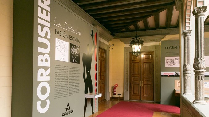 Vista de una exposición en España sobre el polifacético arquitecto suizo-francés Celebrando a Le Corbusier. EFEArchivo