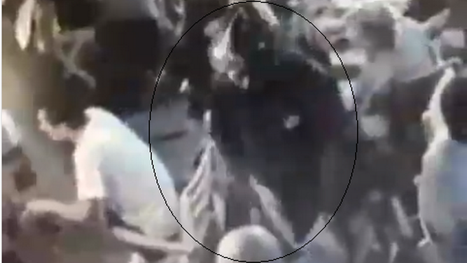 EN VIDEO: Ingresó armado a un restaurante del Poblado y atracó a un comensal 1 Video armado restaurante Poblado