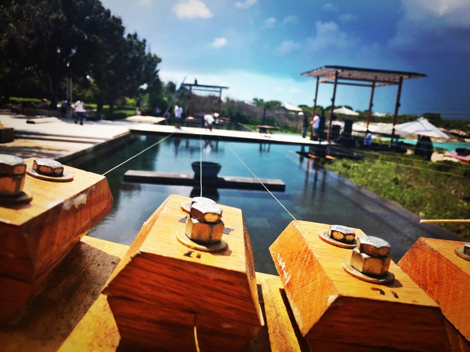 William Close Collective, el músico y luthier estadounidense William Close tocando uno de sus instrumentos musicales. EFE/Cortesía William Close Collective