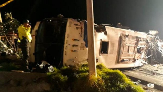 Más de 20 muertos deja accidente de bus en Ecuador. Al parecer, la mayoría de las víctimas son colombianas