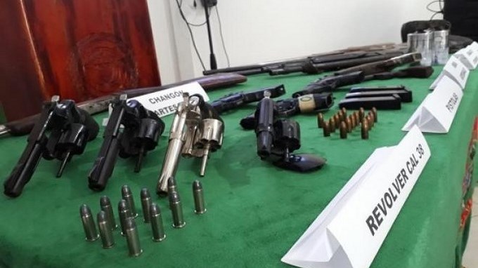 En diferentes operativos, la Policía en Córdoba incautó 14 armas de fuego y capturó a tres personas