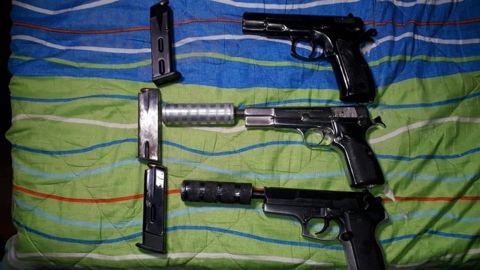 FOTOS: Siete asegurados de la Odin 'Robledo' fueron asegurados por conservar tres armas de fuego y 10 kilos de marihuana 4 Siete asegurados de la Odin 'Robledo' fueron asegurados por conservar tres armas de fuego y 10 kilos de marihuana