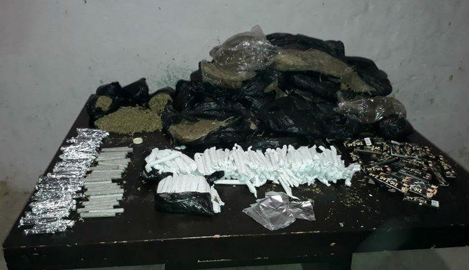 FOTOS: Siete asegurados de la Odin 'Robledo' fueron asegurados por conservar tres armas de fuego y 10 kilos de marihuana 5 Siete asegurados de la Odin 'Robledo' fueron asegurados por conservar tres armas de fuego y 10 kilos de marihuana