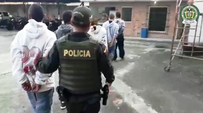 VIDEO: Cayeron cinco presuntos miembros de la banda 'San Francisco', que delinque en Itagüí 2 Cayeron cinco presuntos miembros de la banda 'San Francisco', que delinque en Itagüí