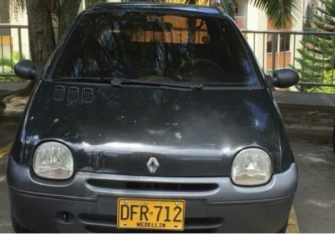 Desde otro vehículo se habría bajado un señalado ladrón para robar un carro particular