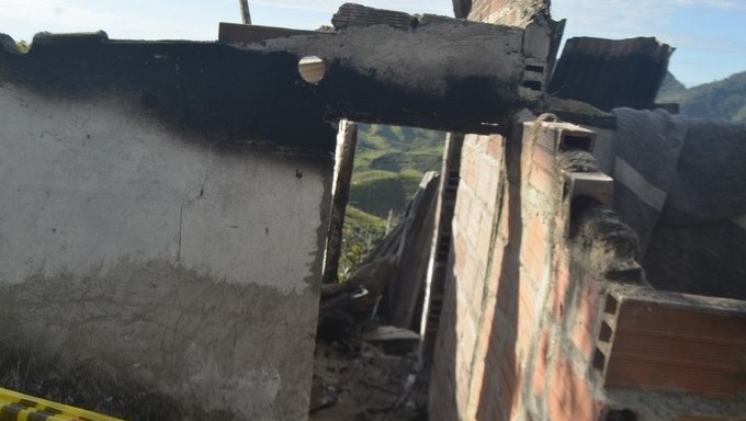 Así quedó la vivienda donde murió incinerado un adulto mayor en Argelia