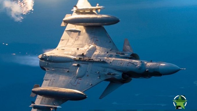 Fuerza Aérea saluda a la Feria de las Flores desde el cielo de Medellín