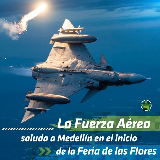Fuerza Aérea saluda a la Feria de las Flores desde el cielo de Medellín