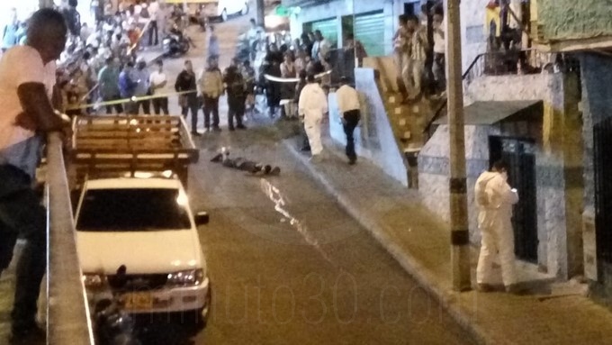 EN FOTOS: Asesinaron a una persona en la Comuna 13 3 homicidio comuna 13 2 Copy1