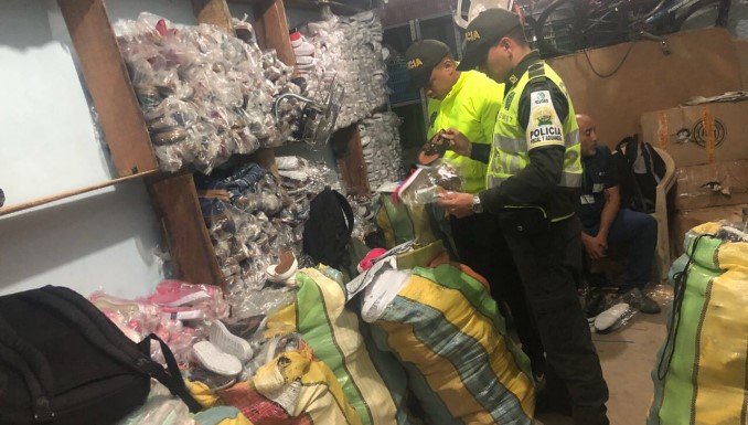 En Antioquia y Córdoba las autoridades decomisaron más de 427 mil unidades de artículos de contrabando